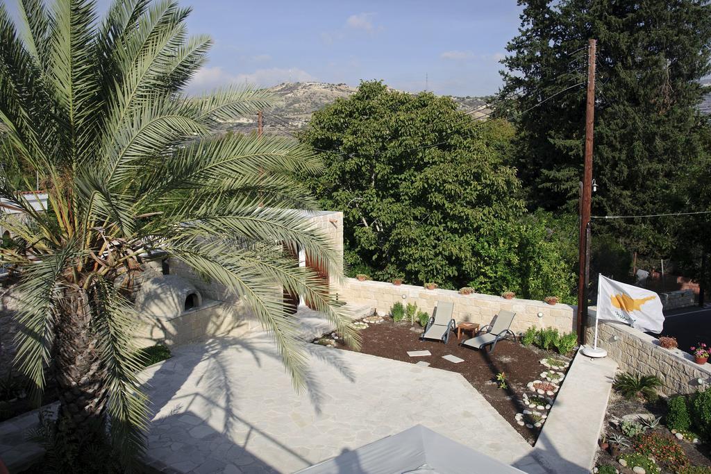 Palm Tree Oriental House And Homestay Polis ภายนอก รูปภาพ